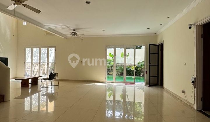 Rumah Bangunan Mandiri Dilengkapi Pool 1