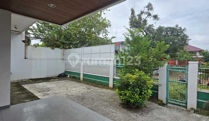 Rumah Hook Taman Kedoya Baru