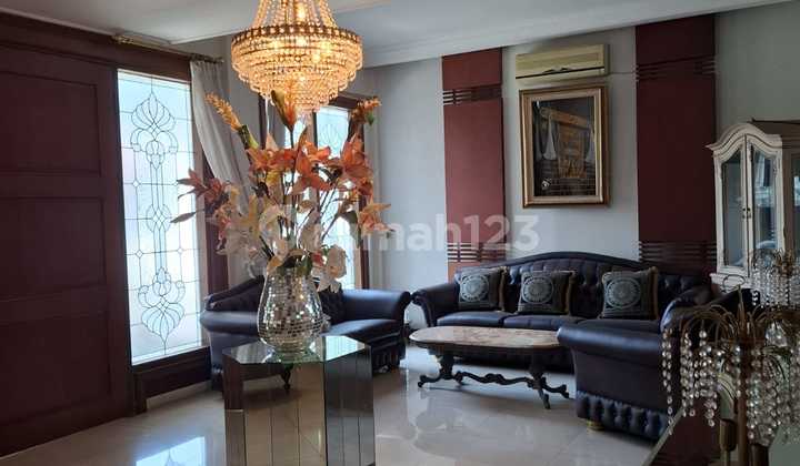 Rumah Besar di Pondok Cabe