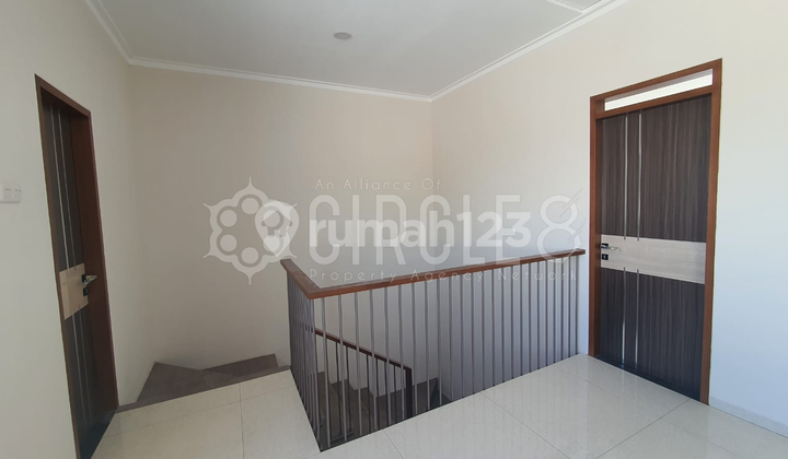 Attention, Semi-furnished House in Taman Holis Indah, Bandung 2