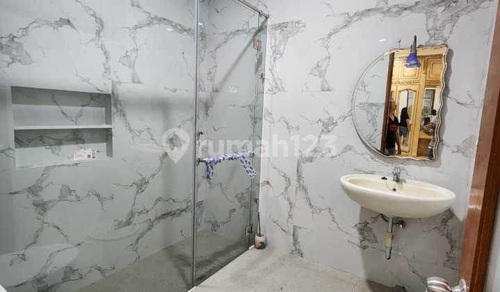 PURI INDAH 2 1/2 STORY RENTAL HOUSE, NICE & CHEAP !!