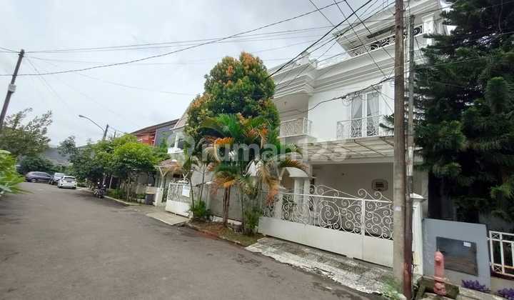 Rumah Kawasan Elit Bintaro, Luas 180m2, Bangunan 420m2, 3 lantai !