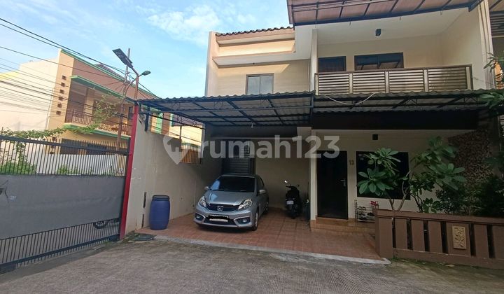 Rumah Terenovasi 2 Lantai di Gedong Nempel Tb Simatupang Rumah Terenovasi 2 Lantai di Gedong Nempel Tb Simatupang