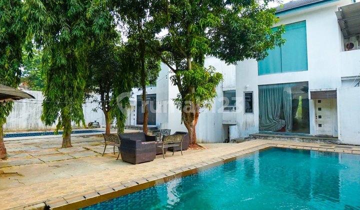 Rumah Asri dengan Kolam Renang Cocok untuk Usaha Guest House di Duren Tiga Pancoran Jakarta Selatan di Jual Murah