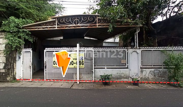 Rumah Asri di Pinggir Jalan Lingkungan Nyaman di Cawang Lokasi Strategis di Jakarta Timur