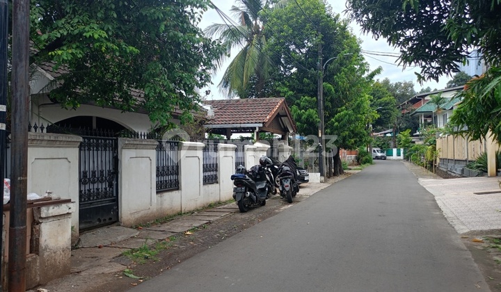 Rumah Asri di Kebayoran Lama Lokasi Strategis di Jual Lelang Resmi