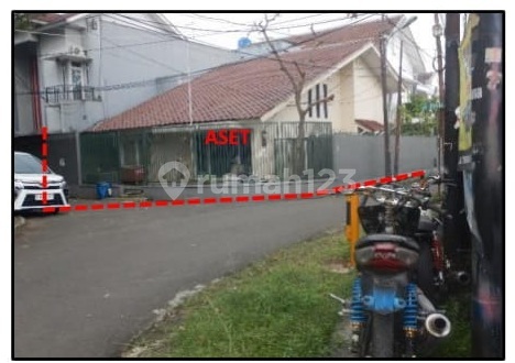 For Sale Cheap Hook House on Cibulan Street, Kebayoran Baru, Very Strategic Location.