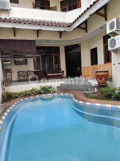 Pejompongan Baru Bendungan Hilir- di Jual Rumah Klasik dengan Kolam Renang Pribadi Dekat Kawasan Bisnis Sudirman