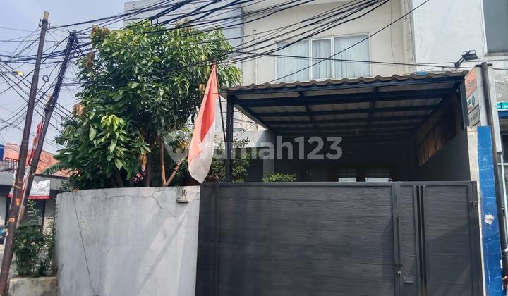 Kebayoran Lama- Rumah Hook2 Lantai di Jual Cepat Lokasi Strategis Dekat Area Perkantoran & Zona Komersil Cocok untuk Hunian, Kos & Investasi