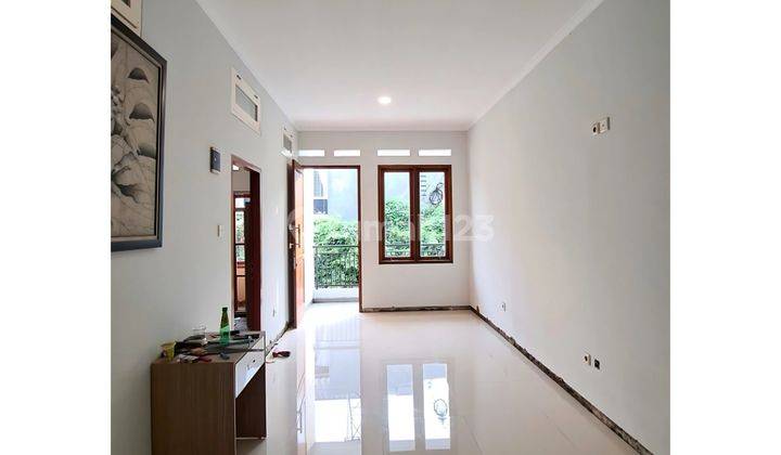  Rumah Dijual Griya Avivah Town House, Siap Huni, Semi Furnished , 2 Lantai, SHM 2