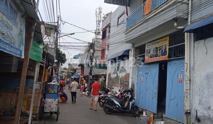 Ready-to-Occupy House Suitable for Business, For Sale or Rent in Sawah Lio