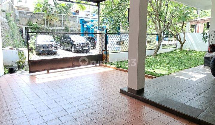 Rumah Luas Disewakan Bagus Asri Kamar Utama Besar Hoek Ada Taman 1