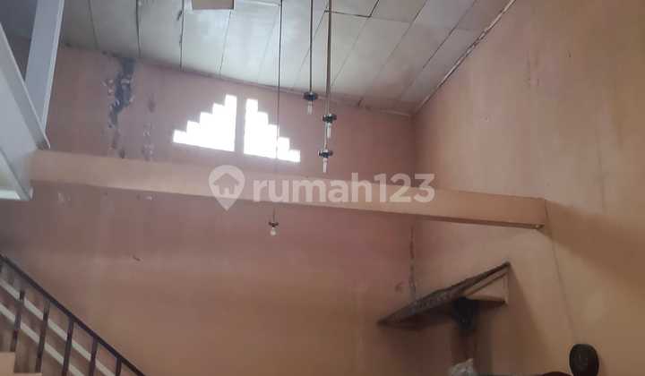 Di jual Rumah 2 lantai di pesanggarahan jakarta selatan  2