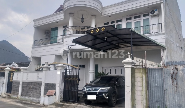 Dijual Cepat Rumah Luas 3 Lantai dengan 6 KT di Karang Tengah Tangerang Dijual Cepat Rumah Luas 3 Lantai dengan 6 KT di Karang Tengah Tangerang