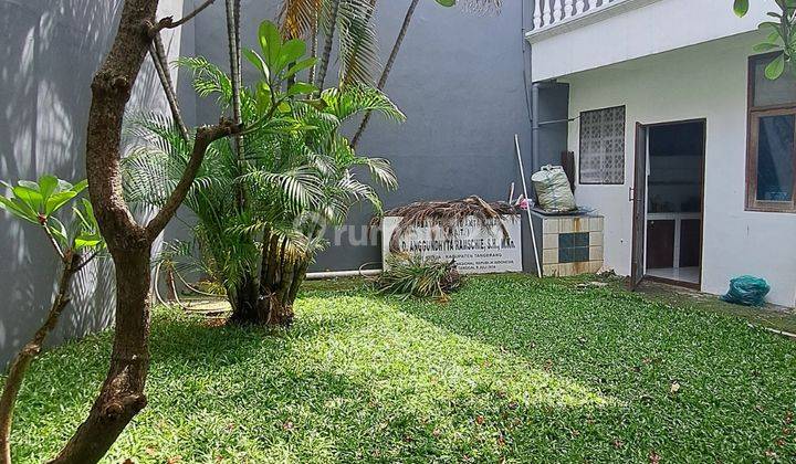 Rumah Luas Disewakan Bagus Asri Kamar Utama Besar Hoek Ada Taman 1