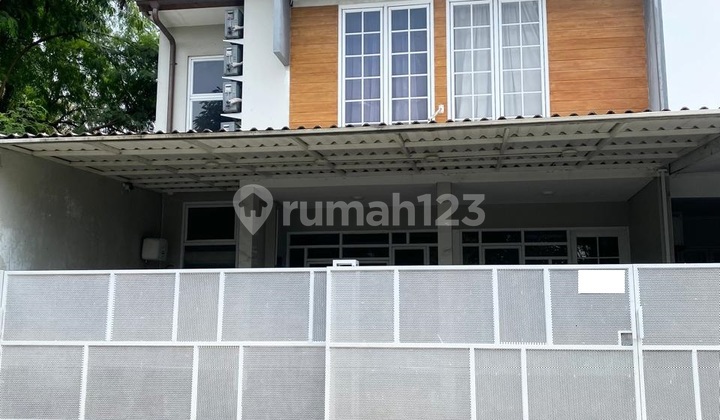 Hunian Modern Semi Furnished 2 Lantai di Graha Bintaro Utara, Tangerang Selatan