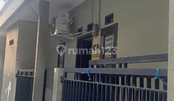 Dijual Cepat Kos-kosan 2 Lantai dengan 15 Kamar Tidur di Lokasi Strategis