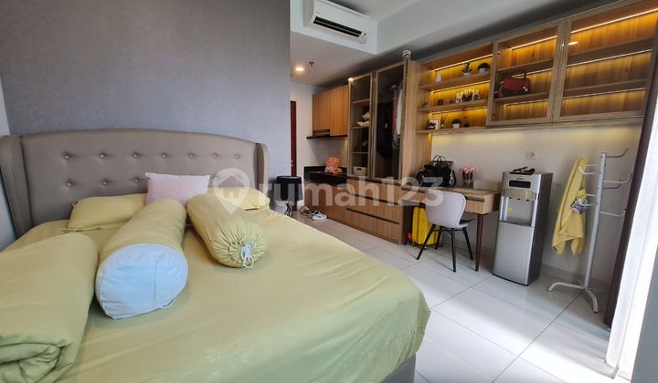Apartemen Segudang Fasilitas, Full Furnished di Roseville Soho & Suites Tangerang Selatan