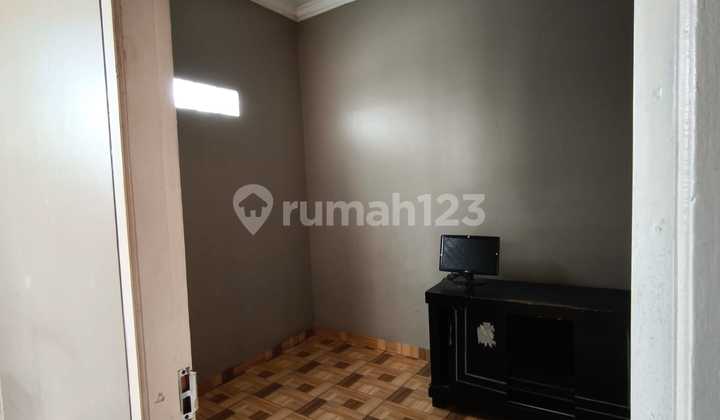 Rumah 2 Lantai 4 Kamar SHM Strategis di Kramat Jati Jakarta Timur 2