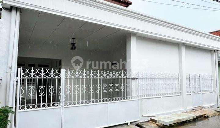 Strategic House Near Jatikarya Toll Road, Jatiasih - 2 Floors, 4 BR, Classic Townhouse Strategic House Near Jatikarya Toll Road, Jatiasih - 2 Floors, 4 BR, Classic Townhouse