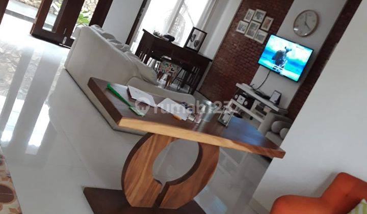 Rumah disewakan 2 lantai di jatibening 1