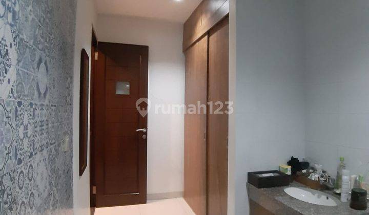 Rumah disewakan 2 lantai di jatibening 2