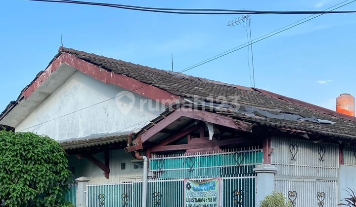 Rumah Hook Siap Huni Air Lancar di Cipayung Depok - Parkir Luas & Lokasi Strategis
