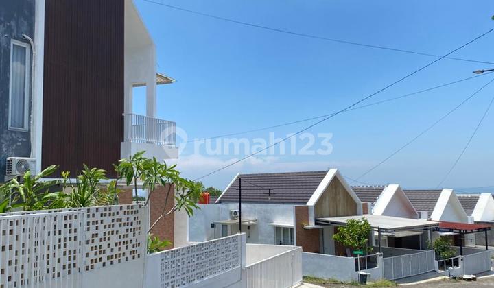 AFFORDABLE HOUSE WITH LUXURY SPECS! FULL VERY LUXURIOUS INTERIOR IN KALISEGORO, GUNUNG PATI, SEMARANG 1