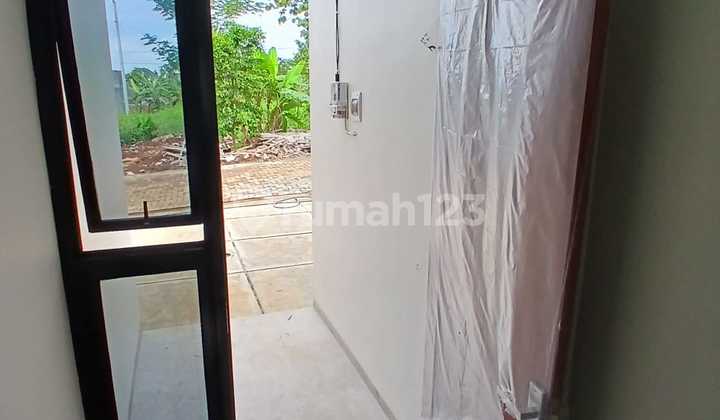 THERE IS A CHEAP UNDIP CAMPUS BOARDING HOUSE AND JUST MOVE IN LOCATION MULAWARMAN EAST TEMBALANG 2