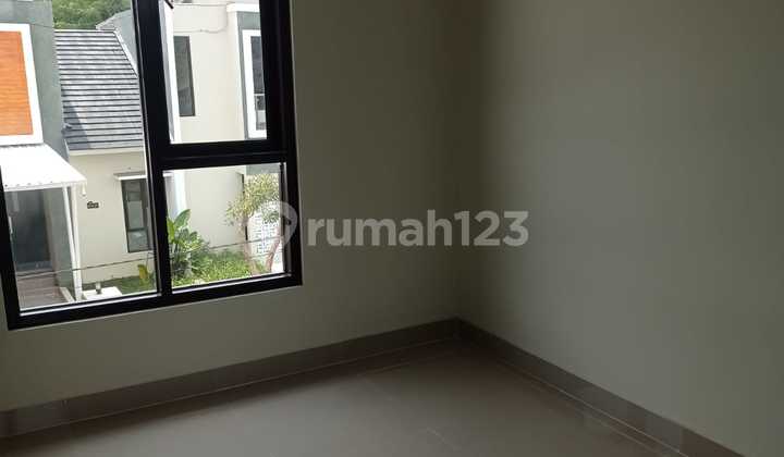 TWO-STORY LUXURY HOUSE IN THE CLUSTER AT EMERALD GARDEN TEMBALANG SEMARANG 2