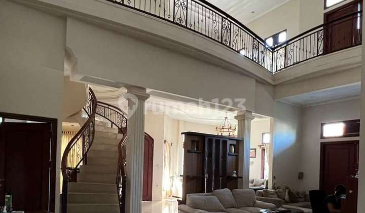 RUMAH MEWAH DUA LANTAI SIAP HUNI DI BULUSAN DEKAT DENGAN KAMPUS UNDIP TEMBALANG  2