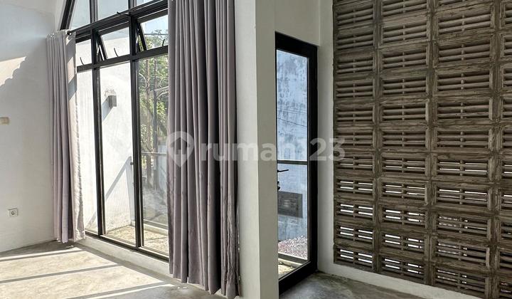 Rumah Mewah 2 Lantai Dijual di Manyaran Semarang, Turun Harga! 2