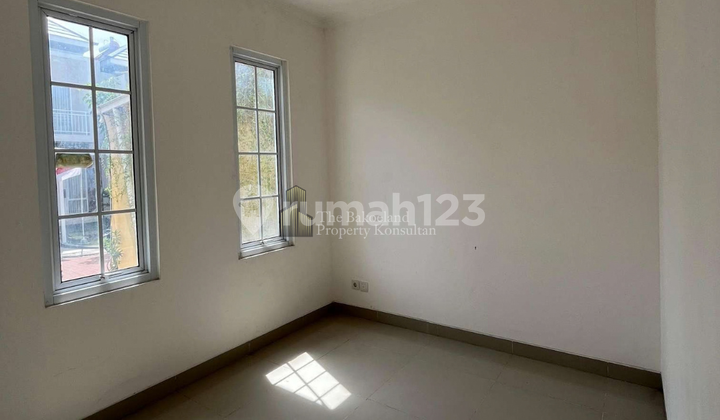 Classic Luxury House in Paramount Village Semarang Near Kariadi 2