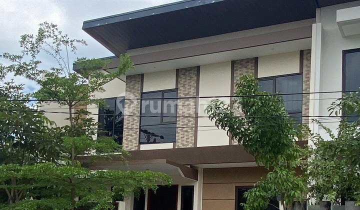 RUMAH BARU DUA LANTAI SIAP HUNI DENGAN KONSEP MODERN MINIMALIS DI PURI ANJASMORO SEMARANG 1