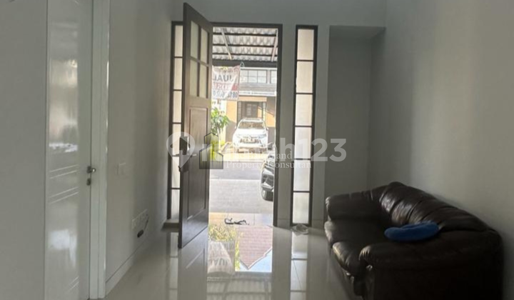 Luxury House in Citragrand 4 Minutes to Unimus and Rs Primaya Semarang 2