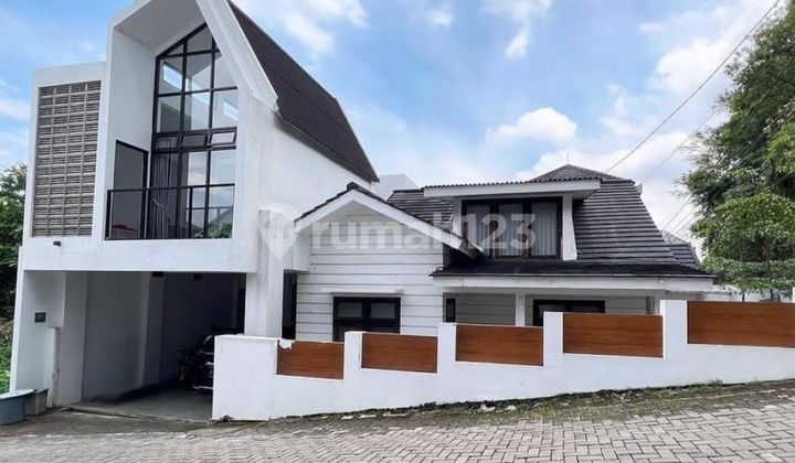 Rumah Mewah 2 Lantai Dijual di Manyaran Semarang, Turun Harga! 1