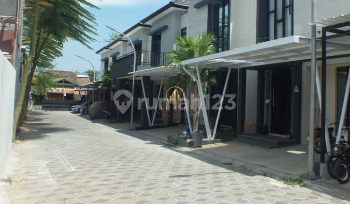 Minimalist House for Sale in Jatingaleh Area, Near City Center 1