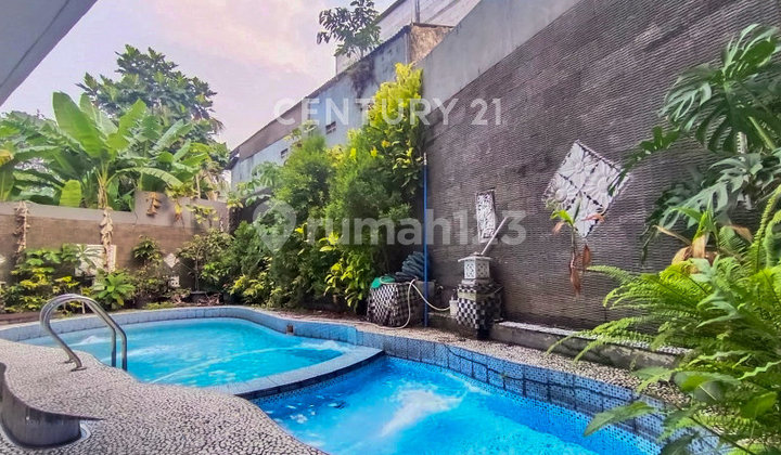Rumah Ada Swimming Pool Di Pancoran Mas Depok