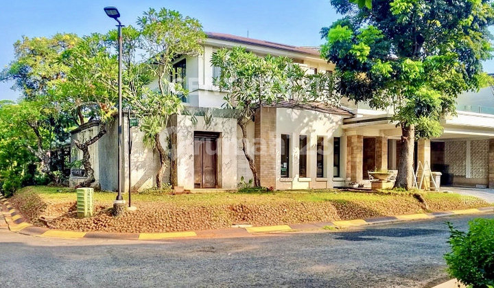 For Rent Hook House with Swimming Pool Menteng Bintaro