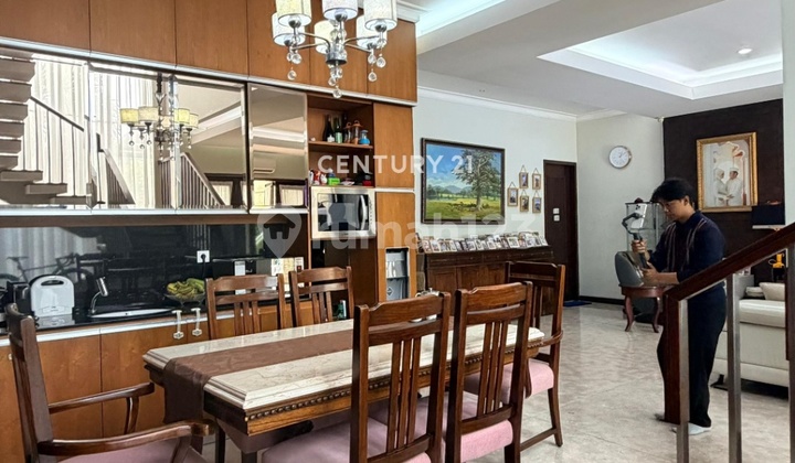 Luxury Fully Furnished House with Swimming Pool at TB Simatupang Luxury Fully Furnished House with Swimming Pool at TB Simatupang