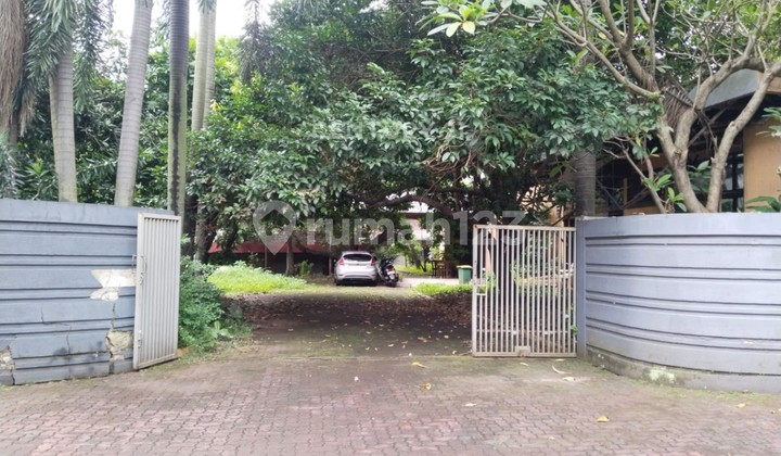 Old House for Sale, Land Area Counted, Strategically Located in Pejaten, South Jakarta