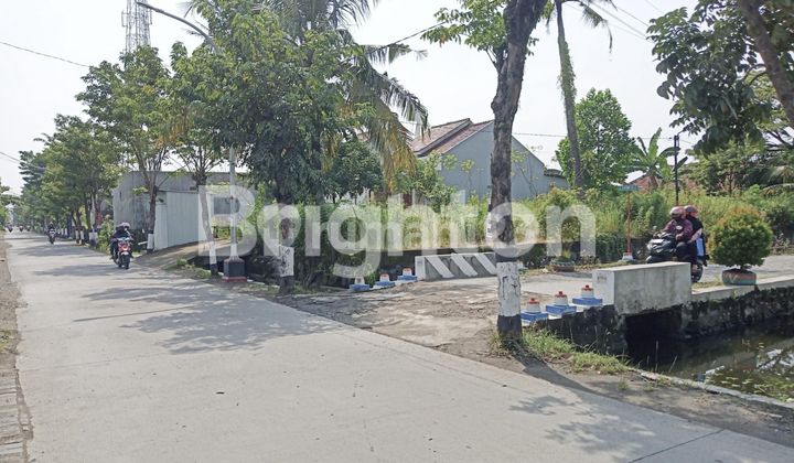 READY-TO-BUILD LAND ON MAIN ROAD NEAR WOLTER, SEMARANG 2