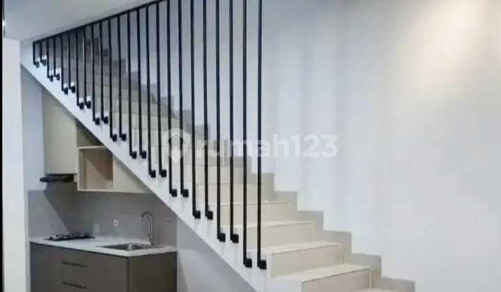 Nice House with SHM in Griya Loka BSD. Close to BSD Jakarta Toll Access. 2