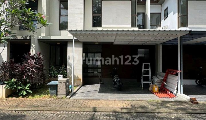 House Near Sports Club In Askara Vanya Park Cluster