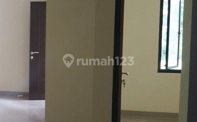 Rumah Tusuk Sate Hadap Timur Bagus SHM di Sutera Delima Alam Sutera 2