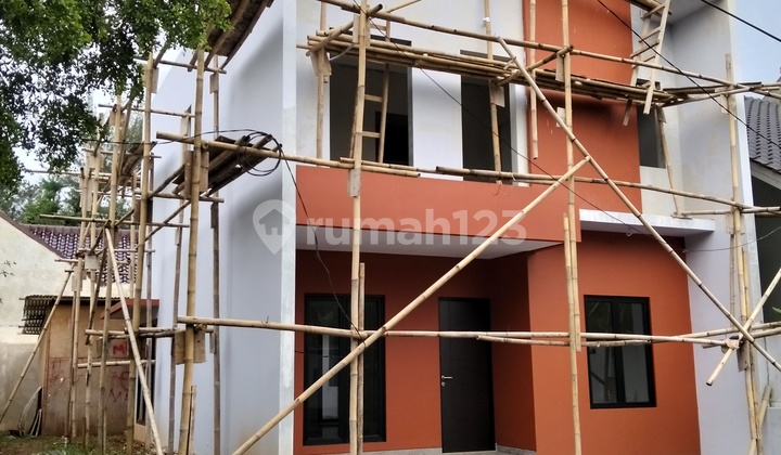 Rumah, 2 Lantai, Shm,Di Griya Loka BSD