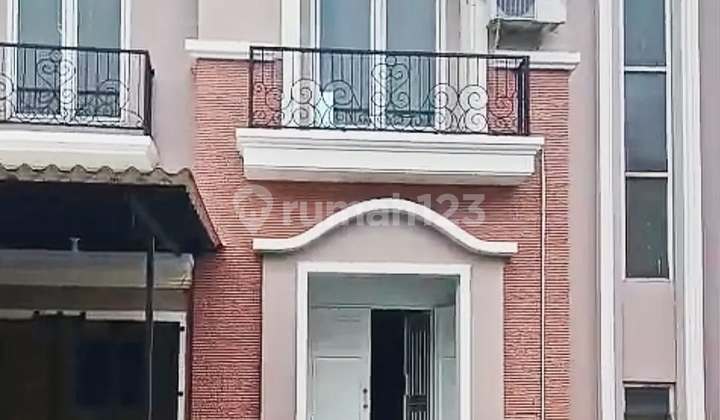 Good Ready-to-Live House with SHM in Taman Crystal Summarecon Gading Serpong 1