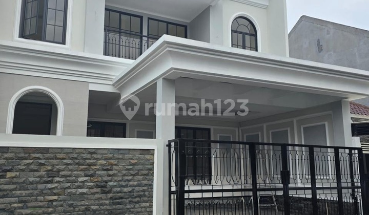 Modern Independent Building House with Good SHM in Griya Loka BSD.
