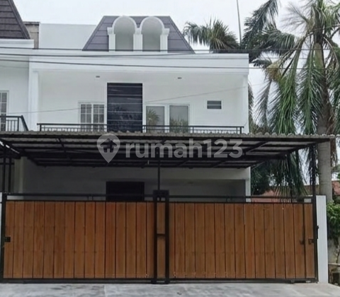 Siap Huni, Rumah, 2 Lantai, SHM, Hoek di Regency Melati Mas Serpong