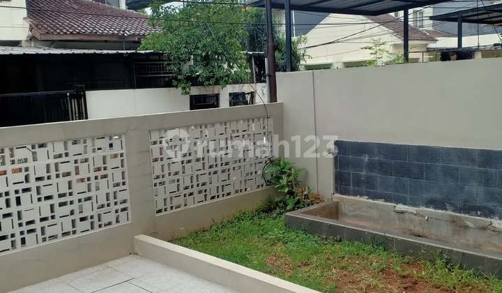 Nice and Affordable House with SHM in Nusaloka BSD. Near BSD City Modern Market. 2